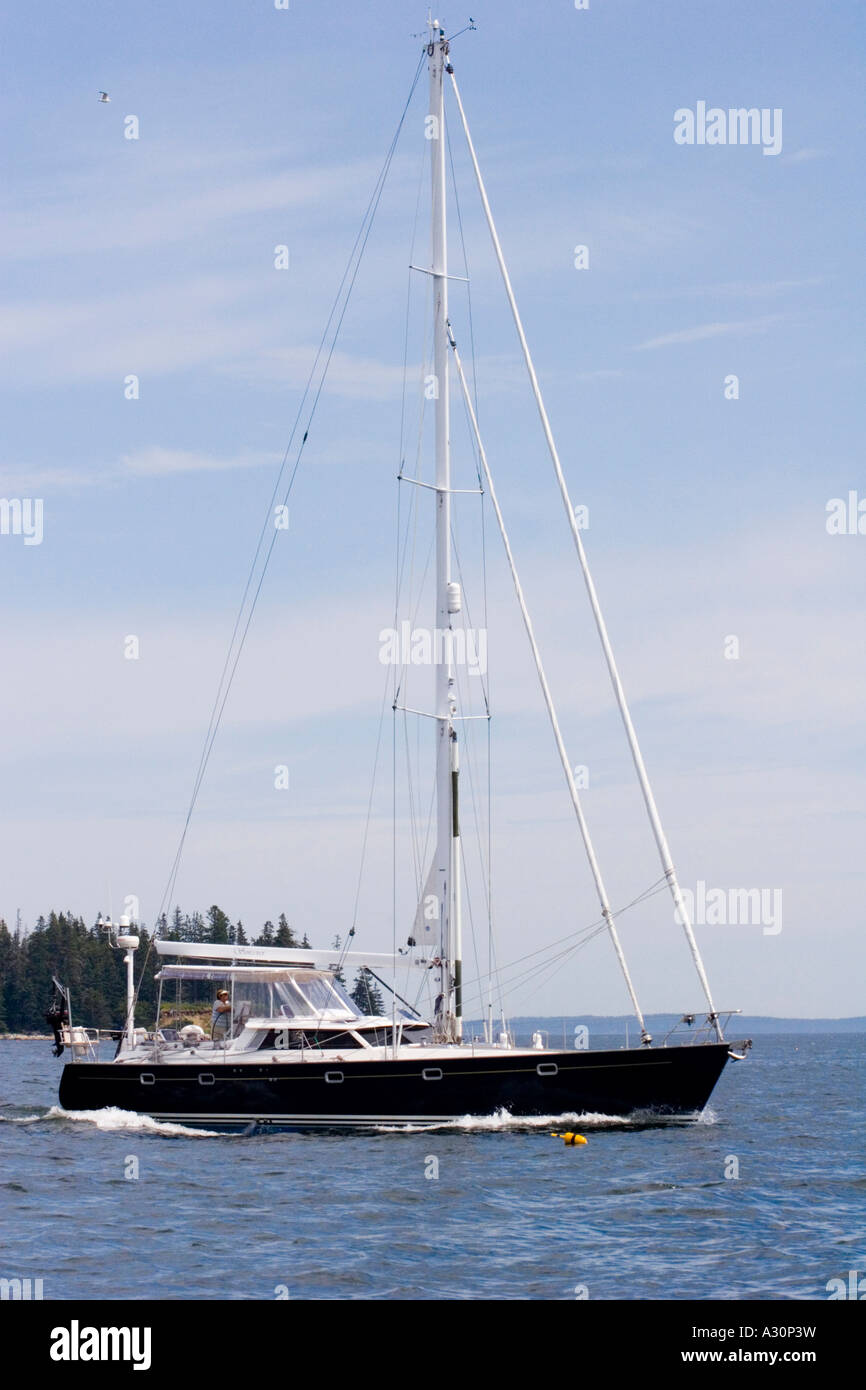 Segeln Schiff Zauberer Motoren durch die Muscle Ridge Channel, Maine Stockfoto