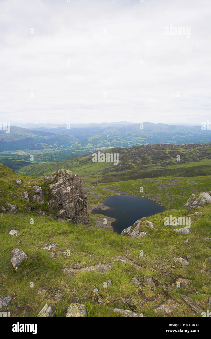 Llyn y Gadair Glazial-See Snowdonia vertikal Stockfoto