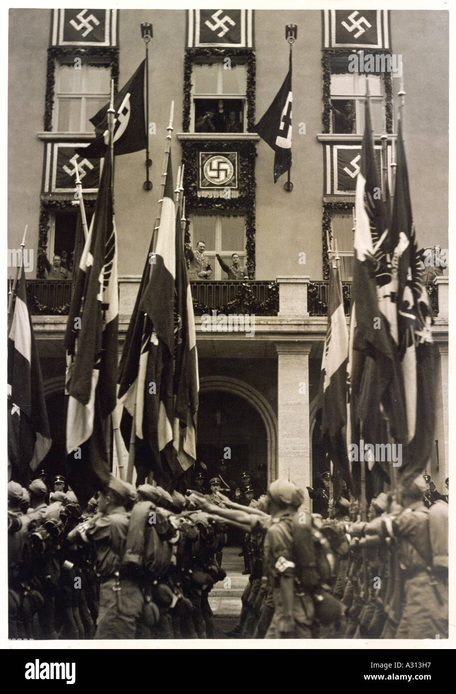 Hitler grüßt Jugend Stockfoto