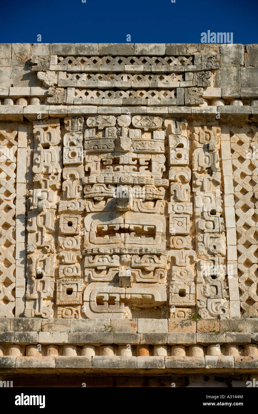 Chac Mool Schnitzereien an das Nonnenkloster Viereck auf der zerstörten Maya-Uxmal Stockfoto