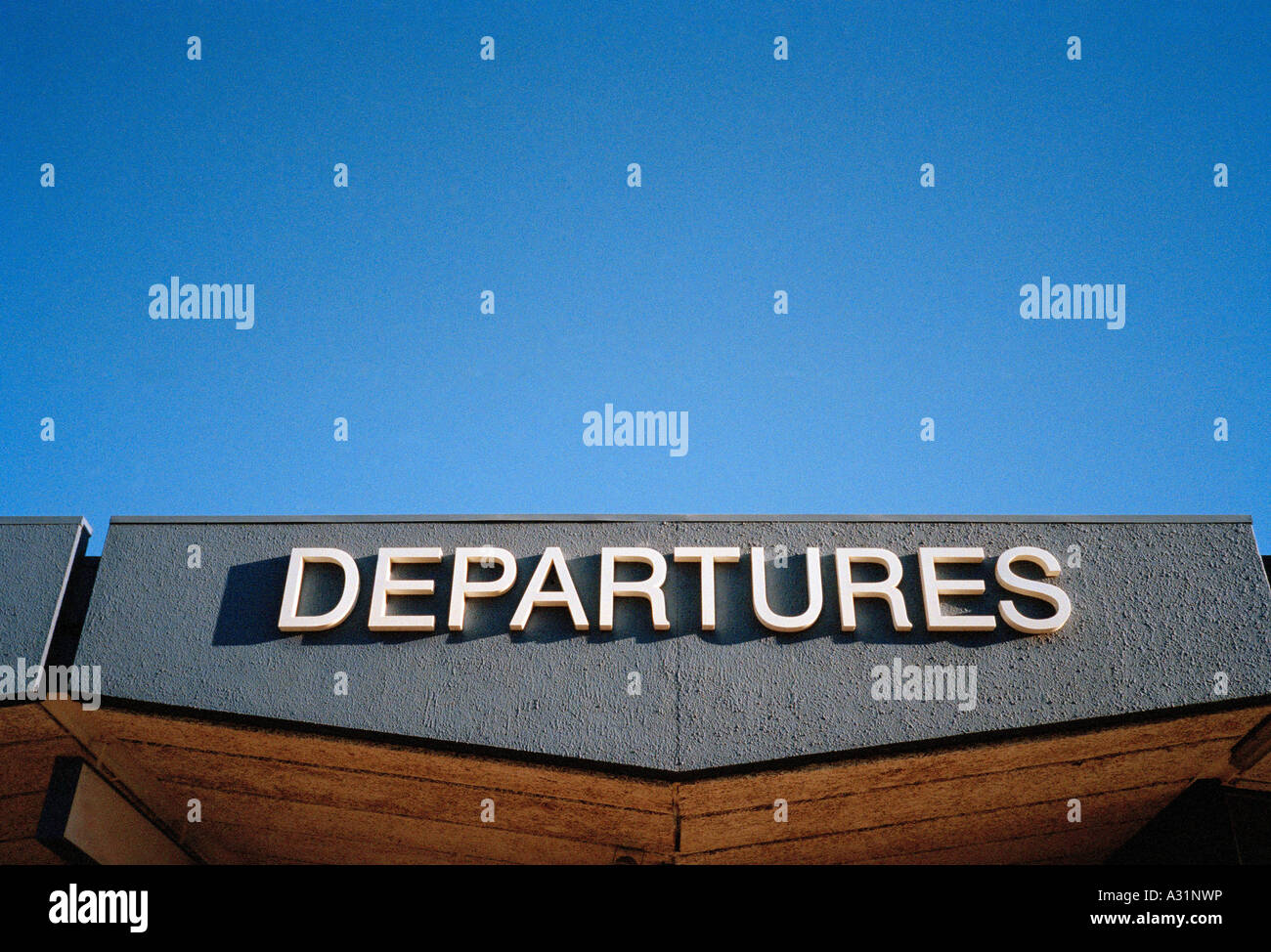 Abflüge Schild am Flughafen Stockfoto