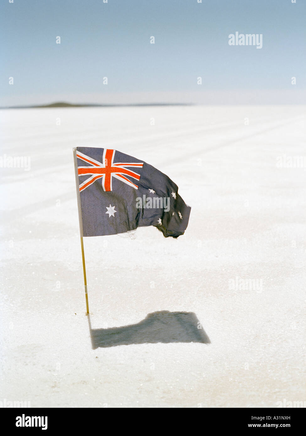 Australische Flagge in Salz flach gepflanzt Stockfoto