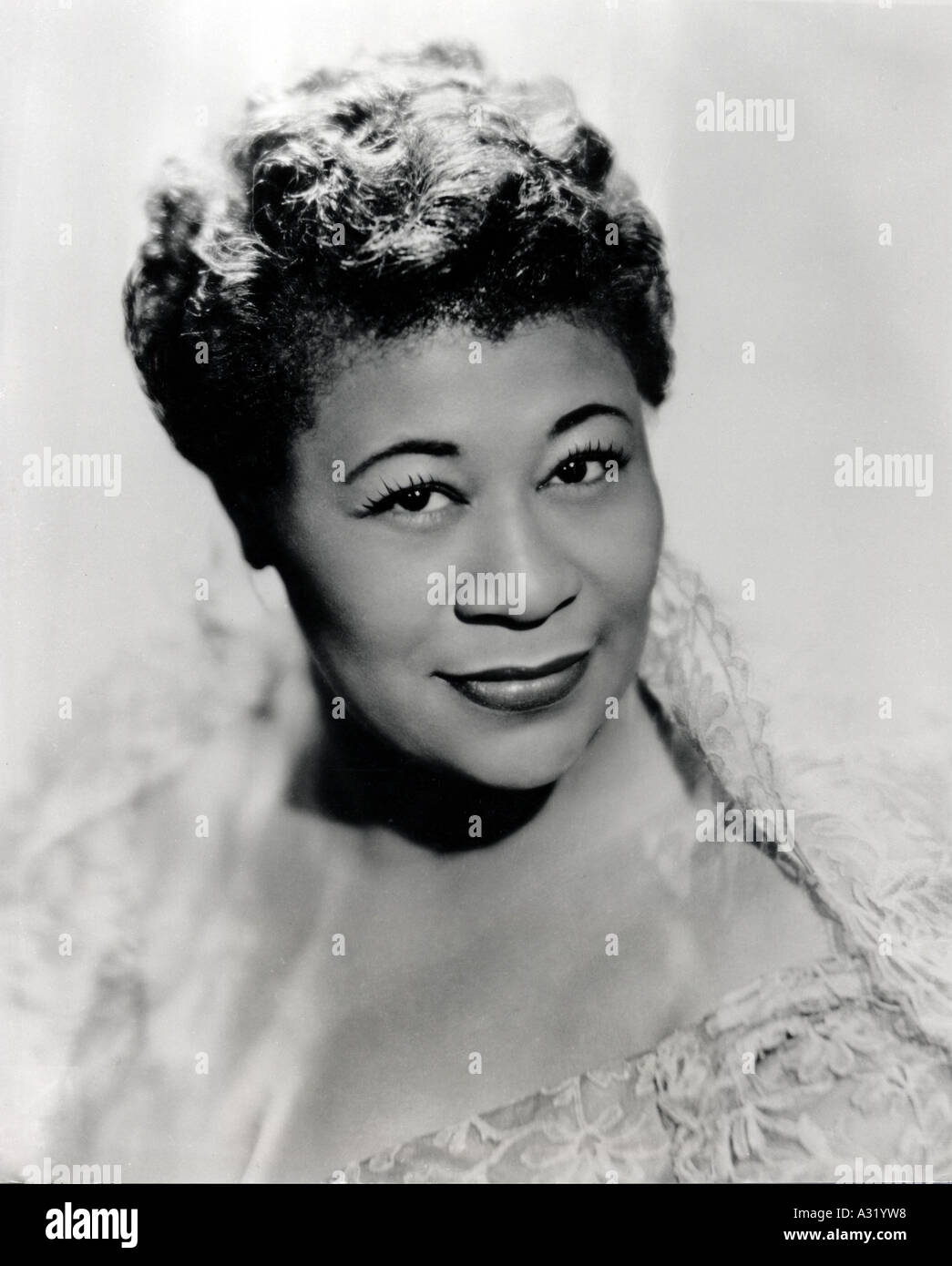 ELLA FITZGERALD (1917-1996) U.S. jazz Sängerin ca. 1955 Stockfoto