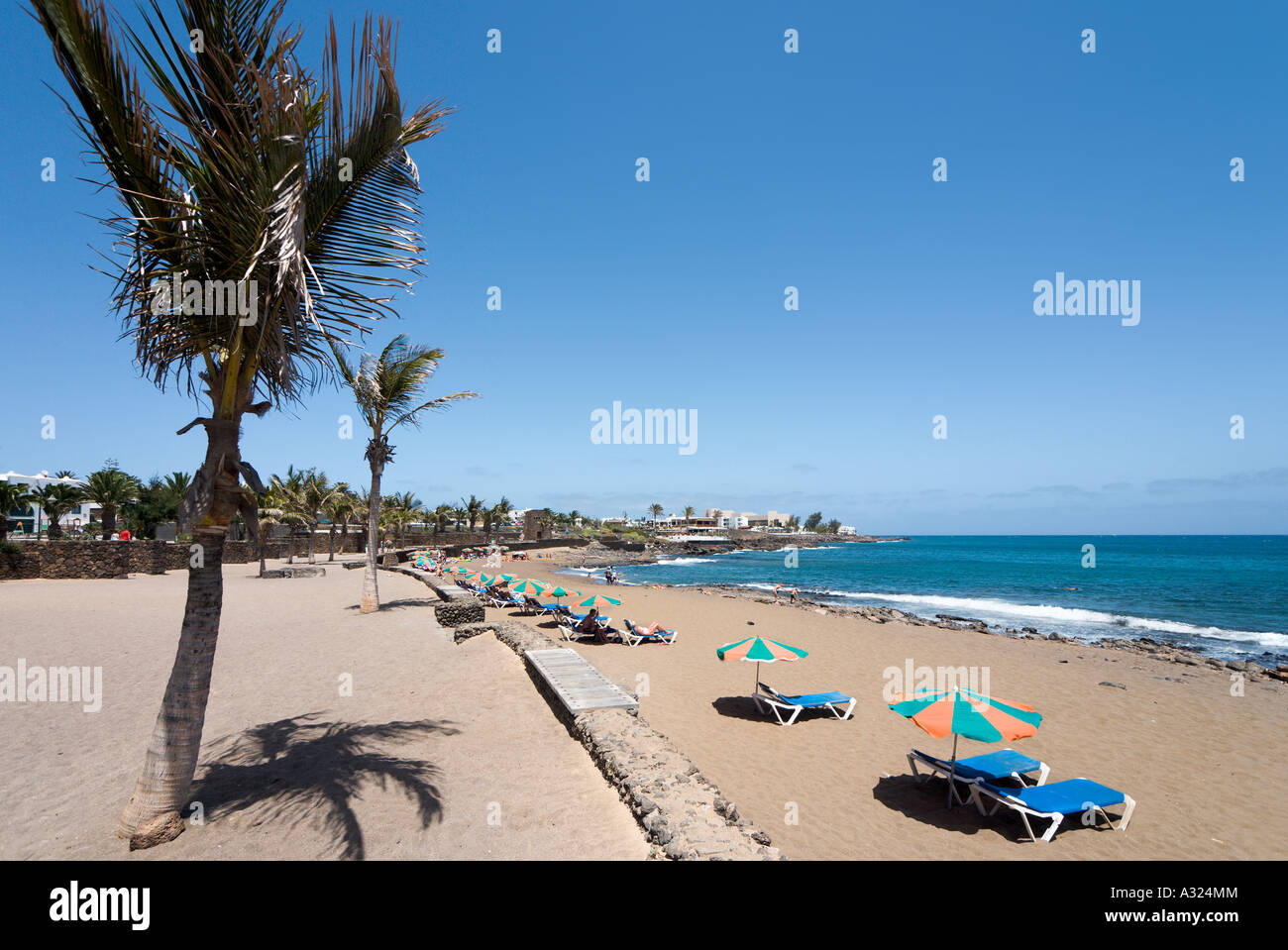 Strand Playa Bastian, Costa Teguise, Lanzarote, Kanarische Inseln, Spanien Stockfoto