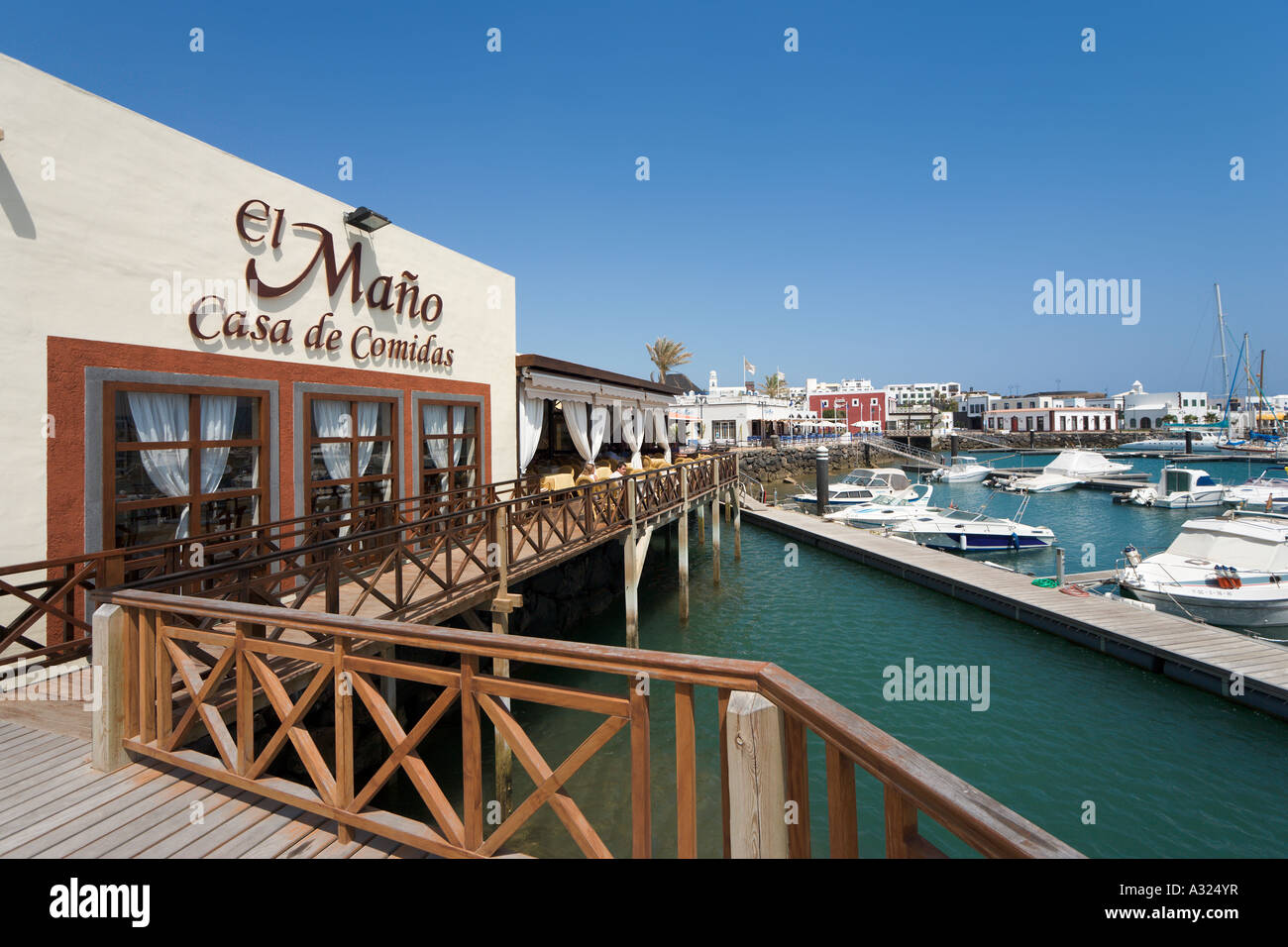 Restaurant am Meer, Puerto Deportivo Marina Rubicon, Playa Blanca, Lanzarote, Kanarische Inseln, Spanien Stockfoto