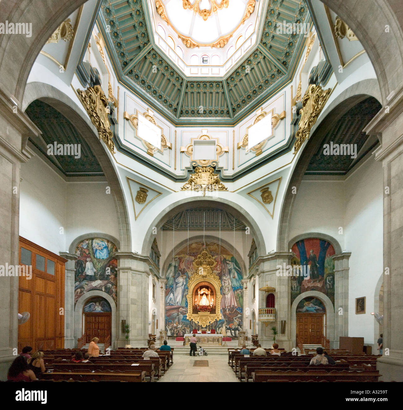 Innenraum der Basilica de Nuestra Senora de Candelaria, Candelaria, Teneriffa, Kanarische Inseln-Spanien Stockfoto