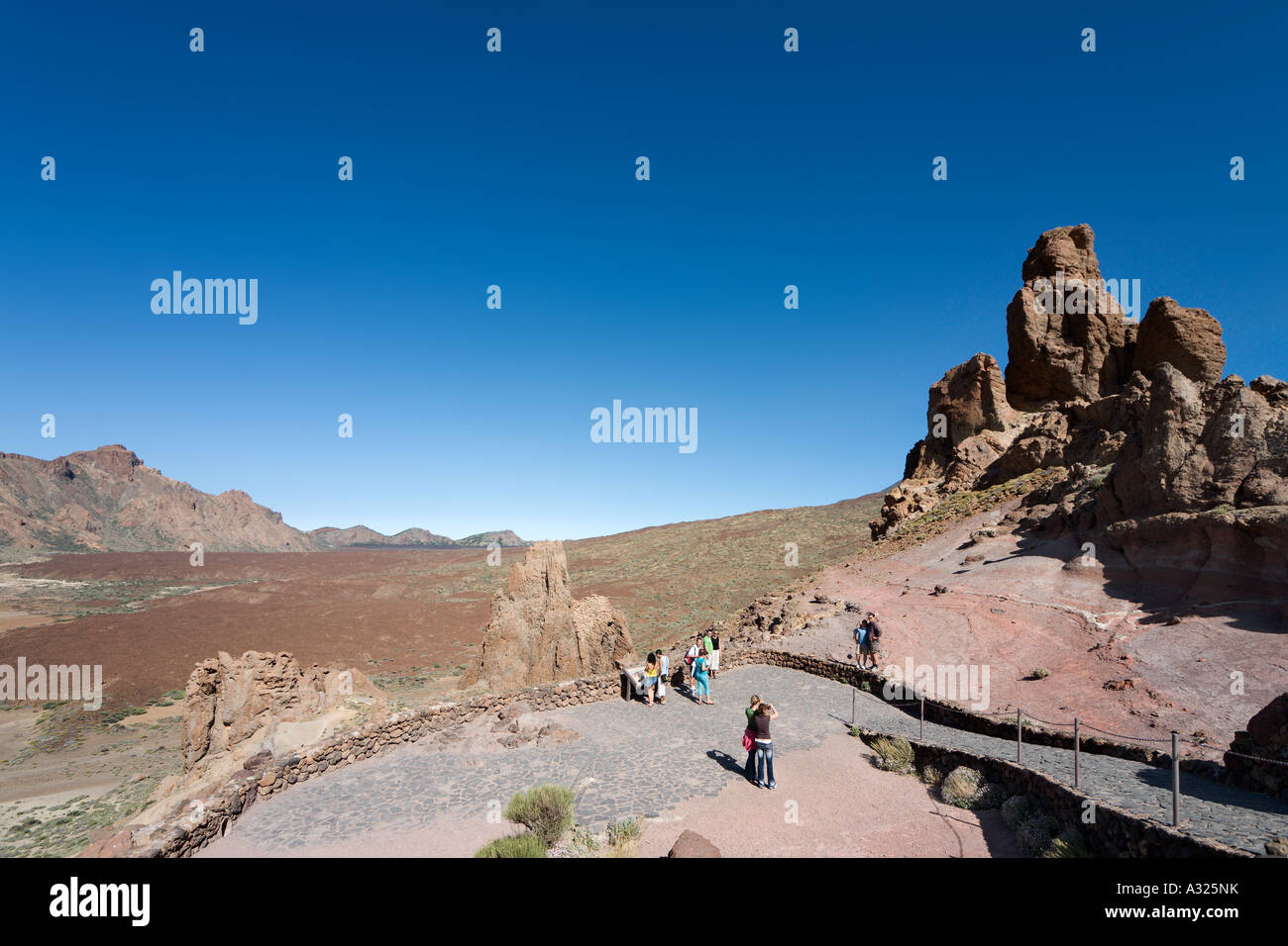 Typische Landschaft in der Nähe von Los Roques de Garcia, La Catedral, Las Canadas del Teide, Teneriffa, Kanarische Inseln, Spanien Stockfoto