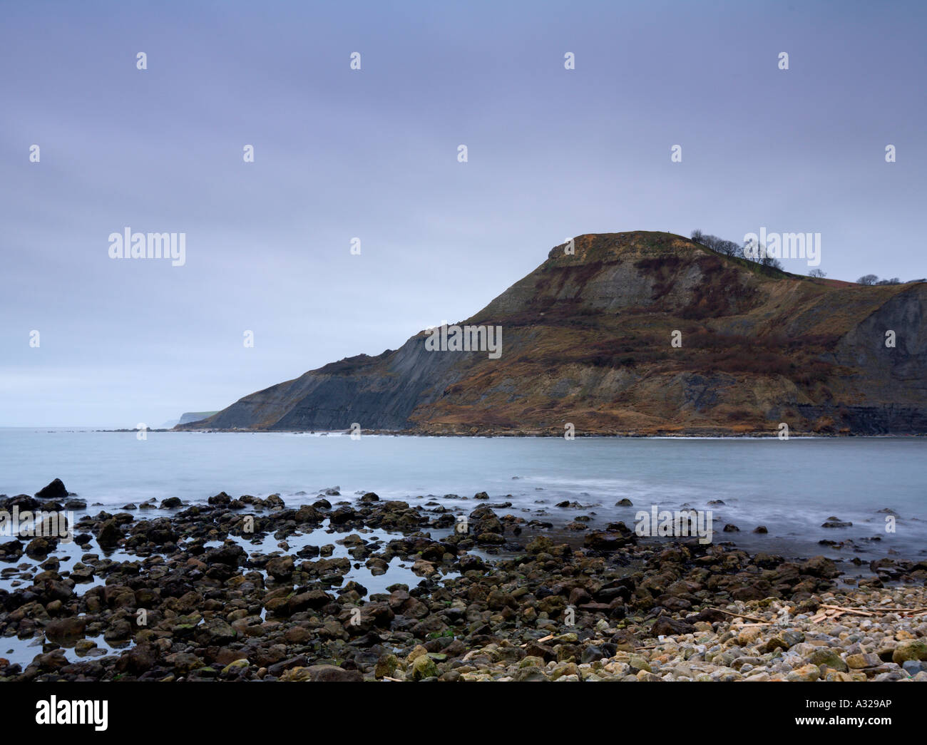 Houns Tout Klippe betrachtet über Chapman s Pool Purbeck Dorset UK aus. Stockfoto