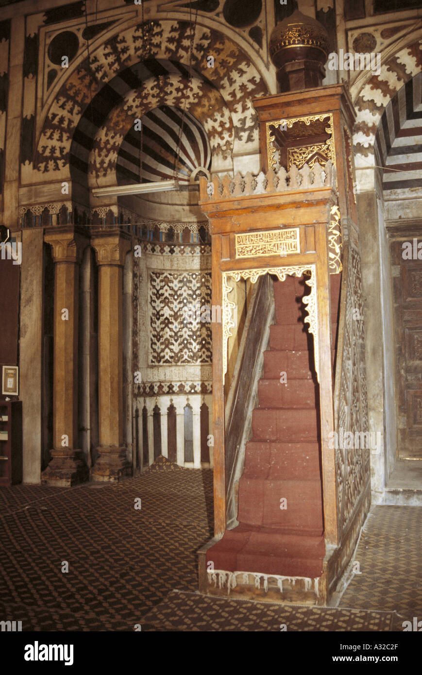 Qiblah und Minbar der Al-Zahir Barquq Moschee erbaut in 1384-1386, Kairo, Ägypten Stockfoto