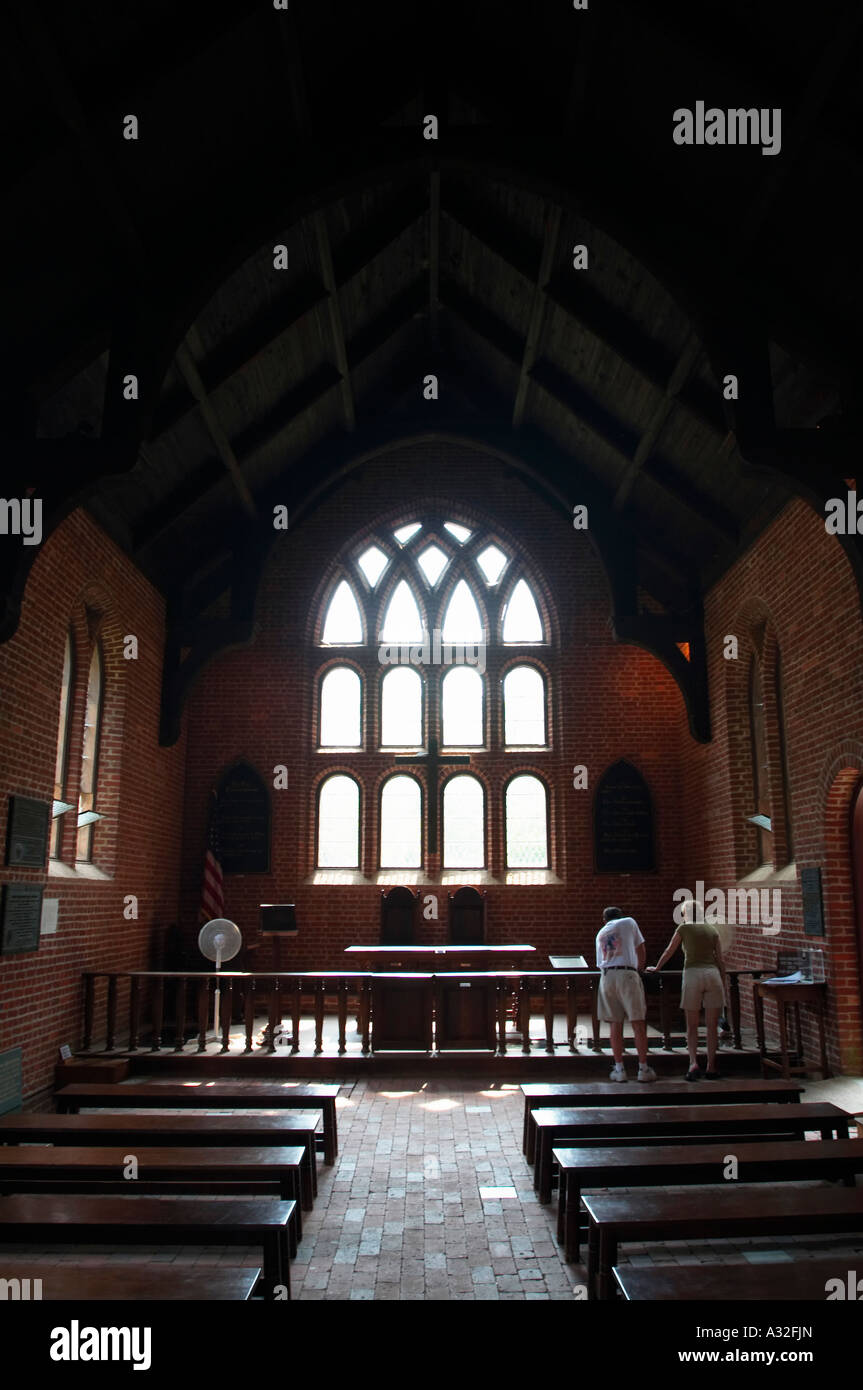 Menschen, die Besichtigung der Kirche in Jamestowne Siedlung Stockfoto