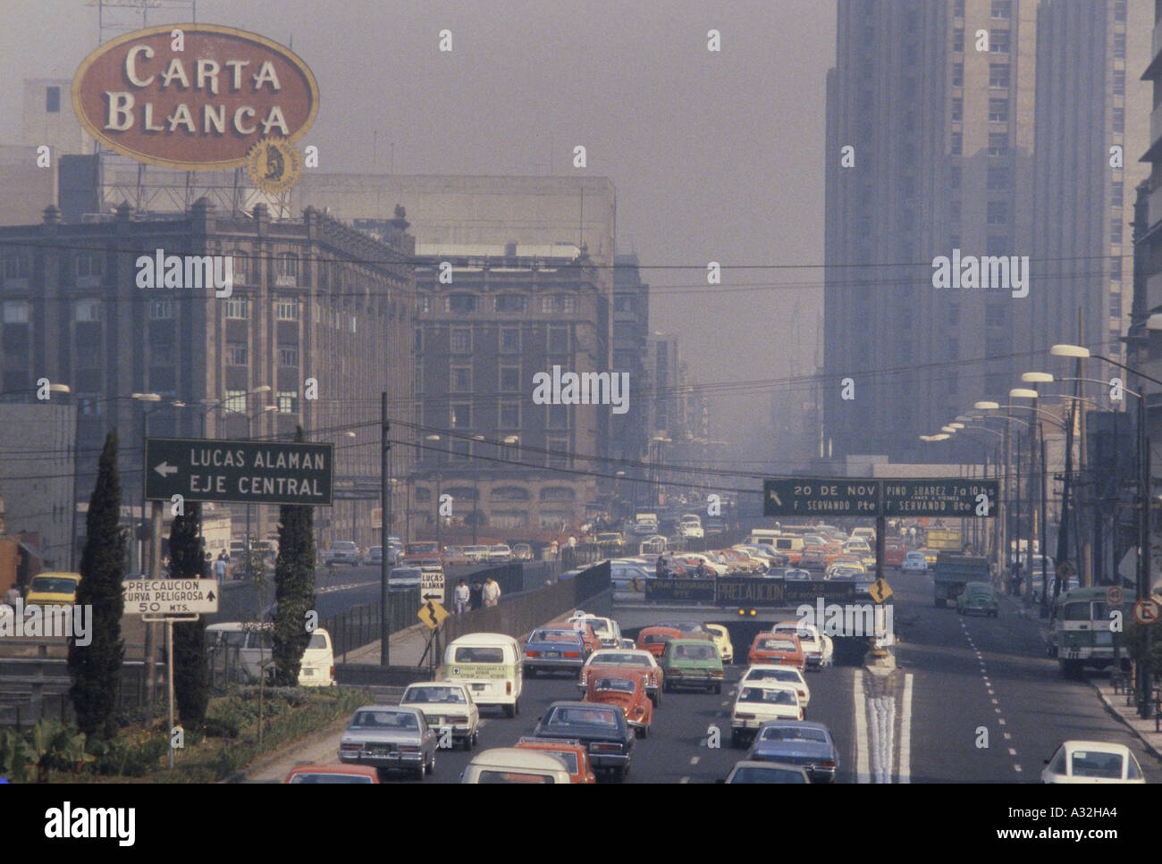 Pkw-Verkehr auf der Autobahn-Mexiko Stockfoto