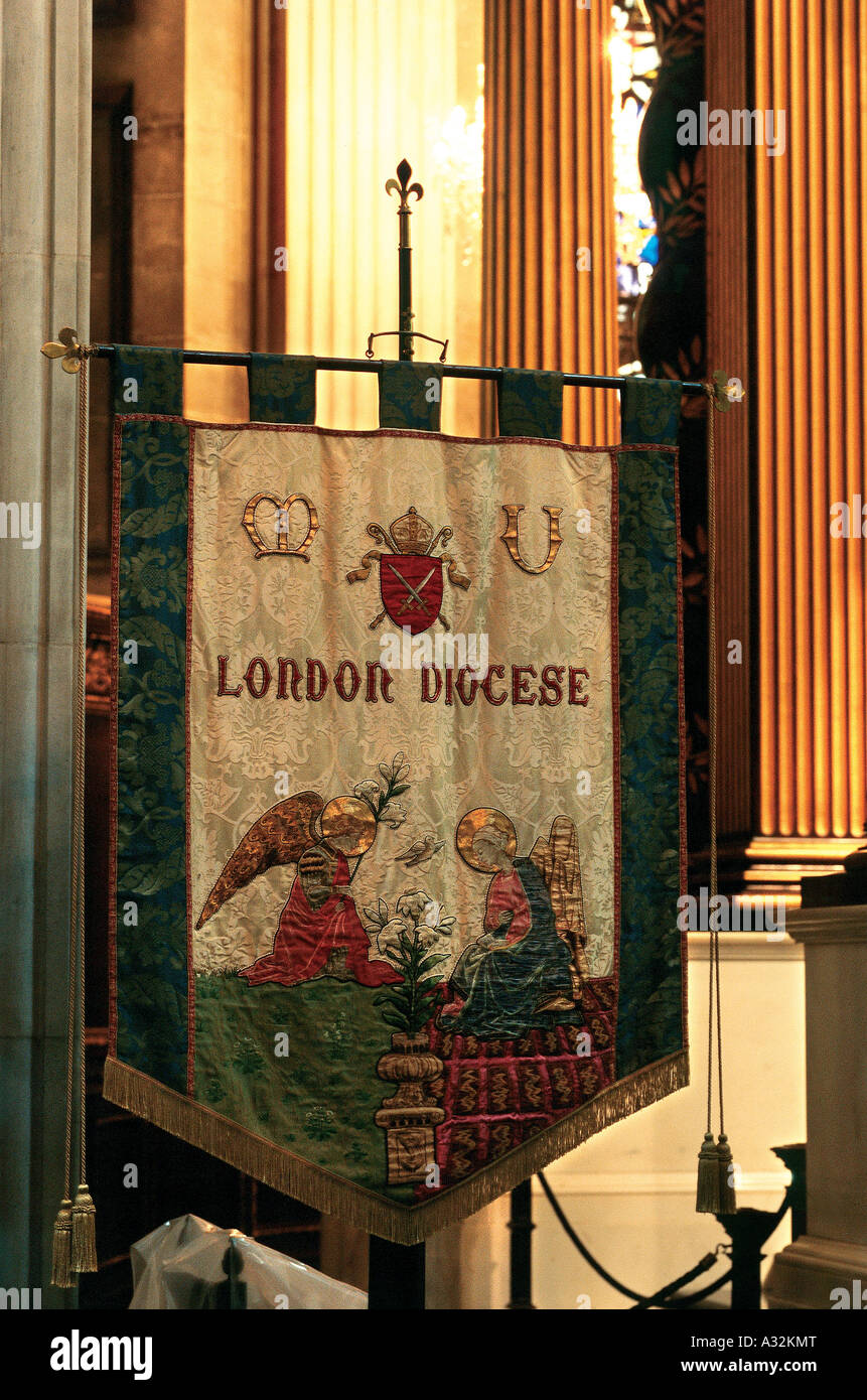 Londoner Diözese Flagge, St. Pauls Cathedral, London, Vereinigtes Königreich Stockfoto