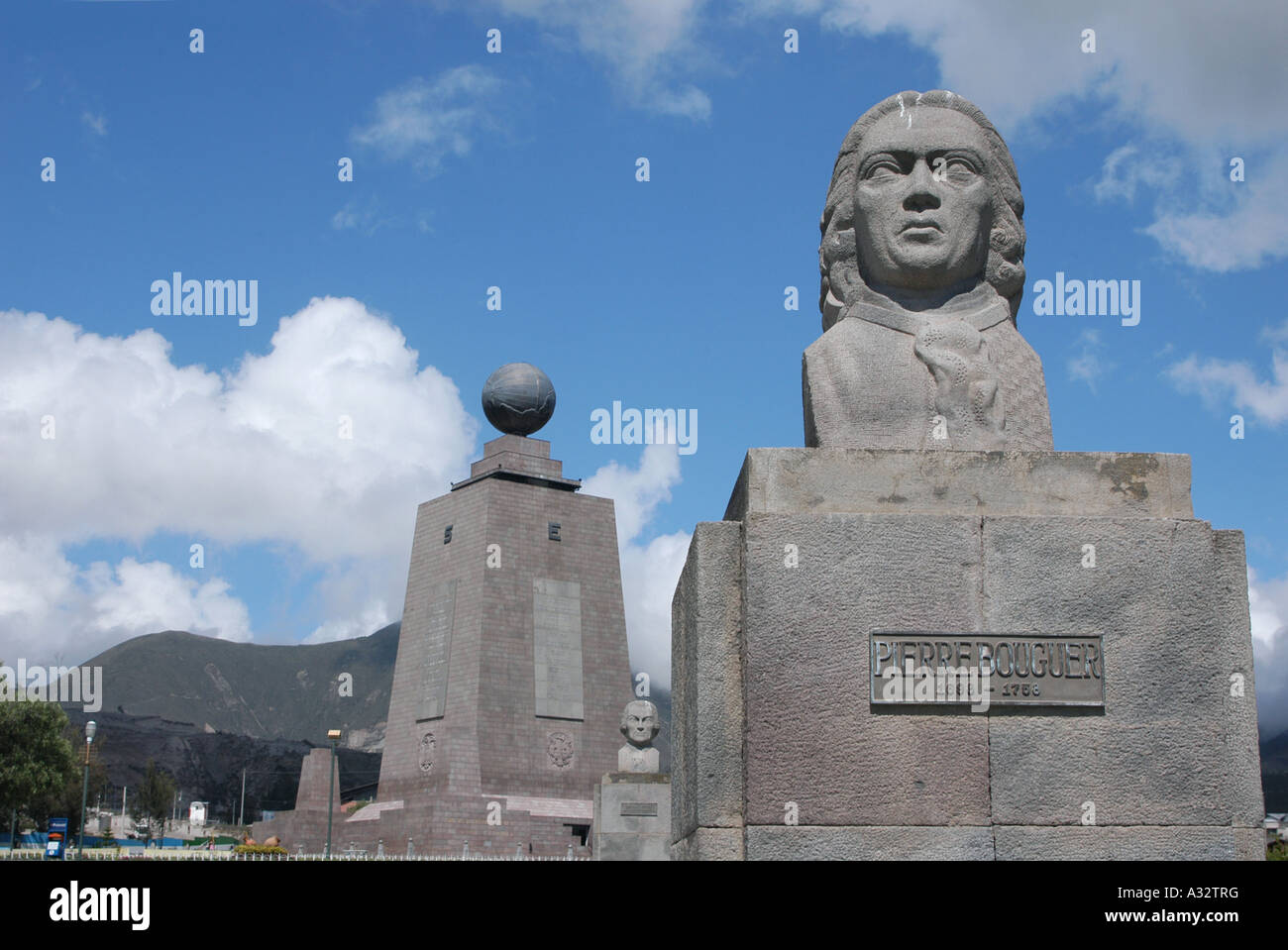 Denkmal Mitad del Mundo (Mitte der Welt) auf dem Äquator in der Nähe von Quito, Ecuador Stockfoto Denkmal Mitad del Mundo (Mitte der Welt) auf dem Äquator in der Nähe von Quito, Ecuador Stockfoto