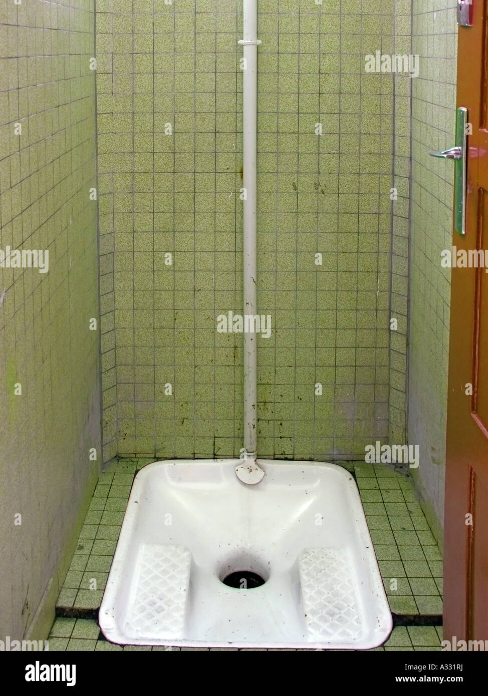 Stehende toilette -Fotos und -Bildmaterial in hoher Auflösung – Alamy