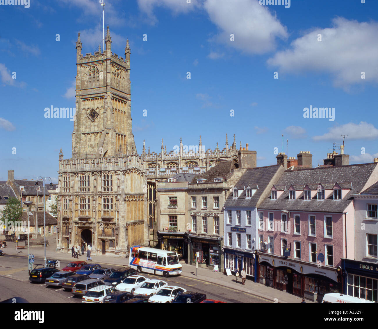 Die Kirche St. Johannes der Täufer auf dem Marktplatz in Cotswold Stadt von Cirencester, Gloucestershire Stockfoto