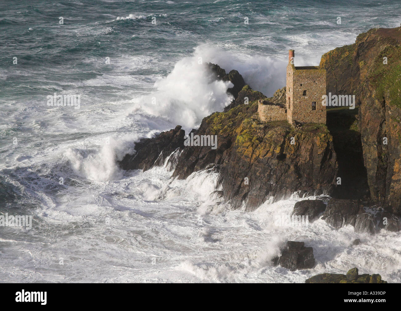 Botallack Tin Mine Kronen Mine gewundenen Engine House in der Nähe von St Just Cornwall Stockfoto