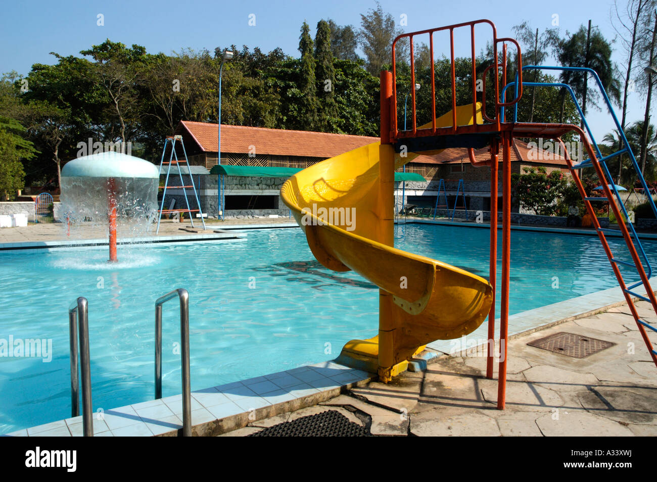 KINDERPARK AKKULAM TOURIST VILLAGE IN DER NÄHE VON AKKULAM SEE TRIVANDRUM Stockfoto