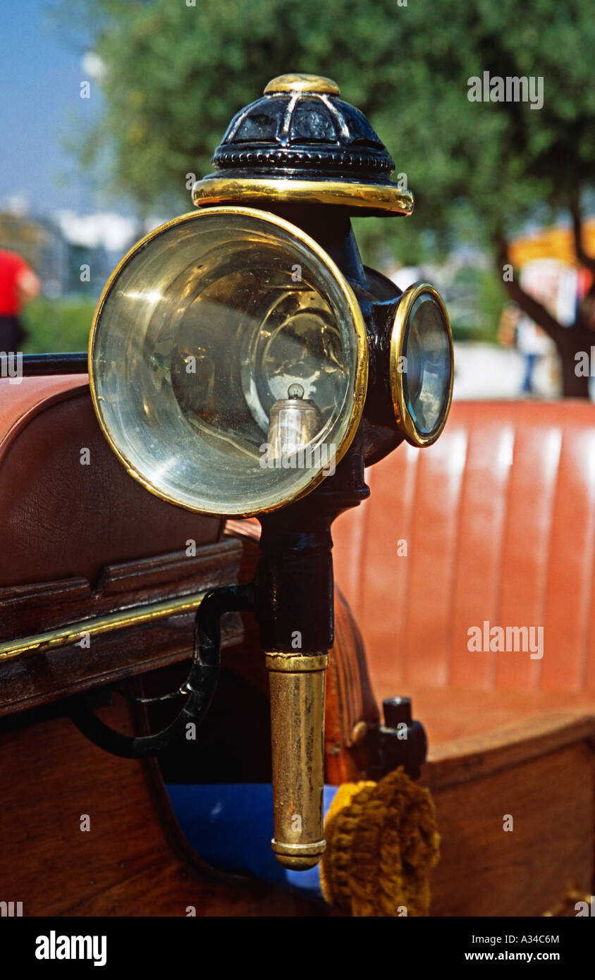 Antique carriage lamp lantern -Fotos und -Bildmaterial in hoher Auflösung –  Alamy