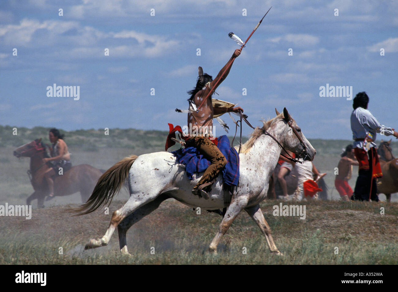 Indische Kriegspartei in der Schlacht von Little Bighorn Custer re Enactment Crow Agency landet in der Nähe von Hardin Montana USA Stockfoto