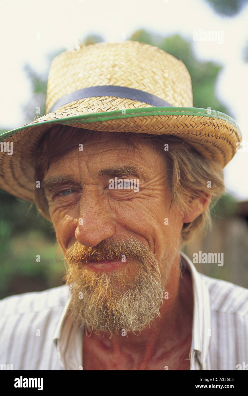 Juruena Mato Grosso Staat Amazonas Brasilien Greis mit faltige Haut, blaue Augen und blondes Haar Siedler aus der Süd-Ost Stockfoto