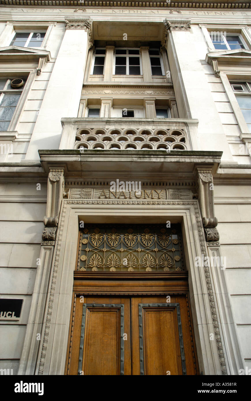 In der Nähe des Eingangs an der medizinischen Fakultät Anatomie Gebäude am University College, London, England, UK Stockfoto