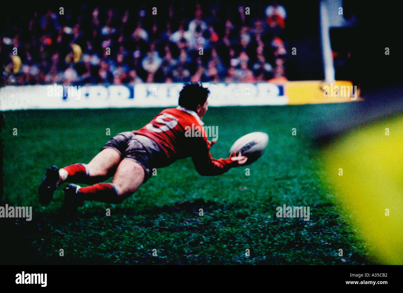 Rugby Football Scrum Hälfte Pässe Stockfoto