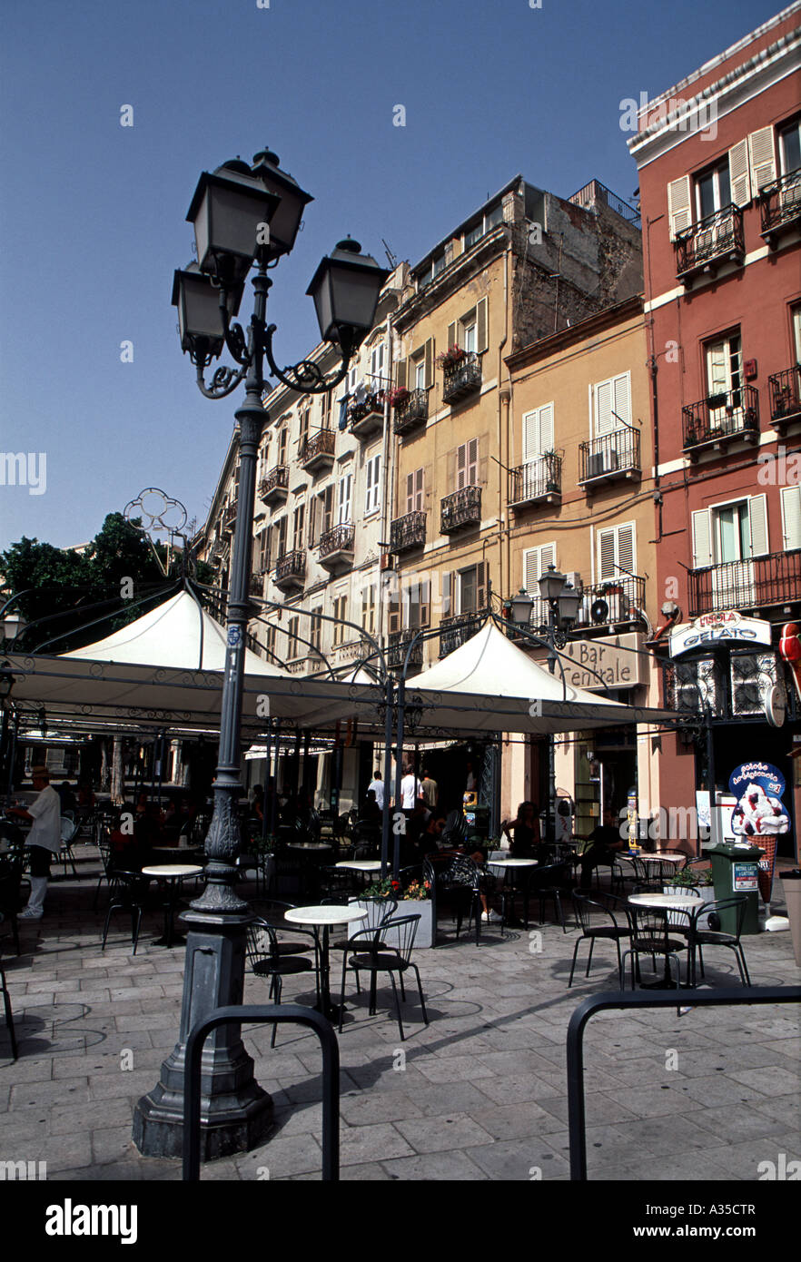 Bars und Cafés auf der Piazza Yenne bei Cagliari Stockfoto