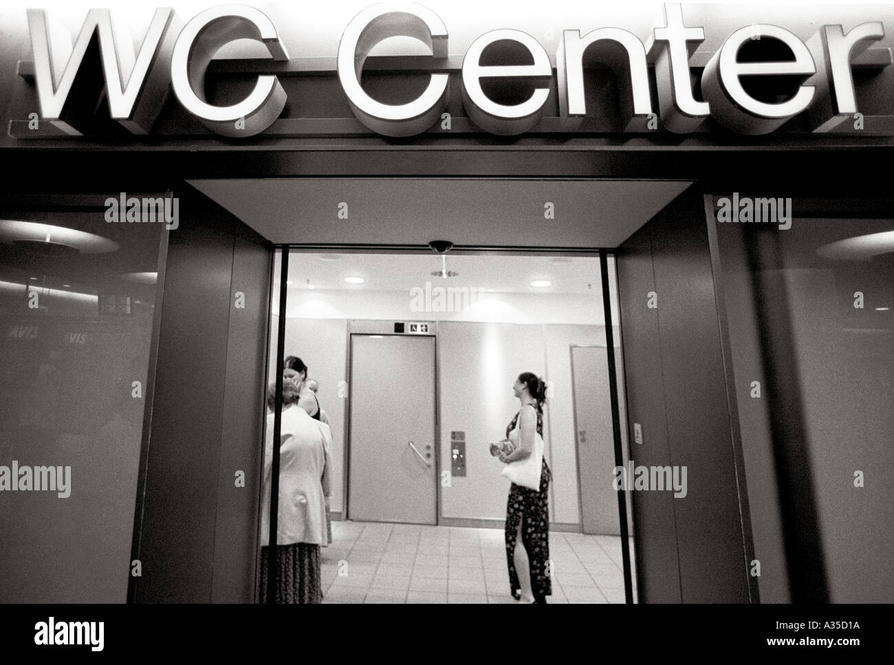 Öffentliche Toilette Hamburger Bahnhof Deutschland Stockfoto