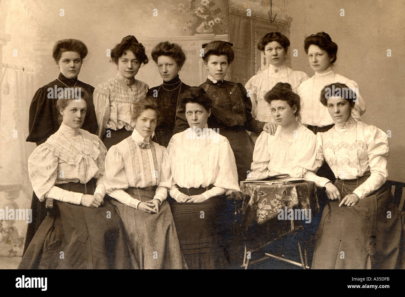 Historisches Bild drehen der Jahrhunderts 1900 Mädchen Frauen Gruppe Foto 11 suchen Stockfoto