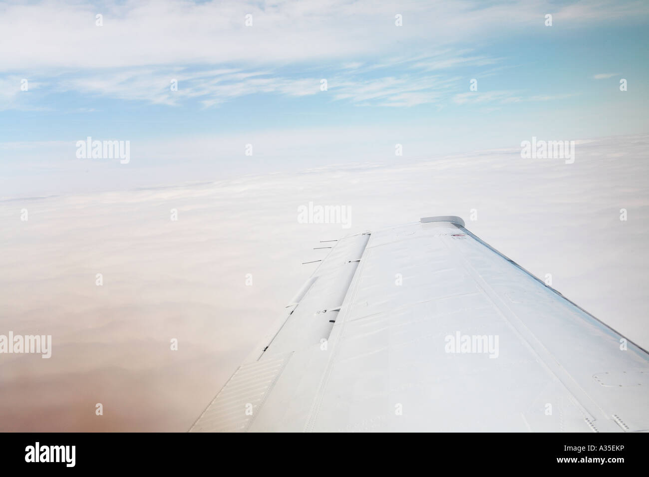 Blick vom Flugzeug aufsteigend Stockfoto