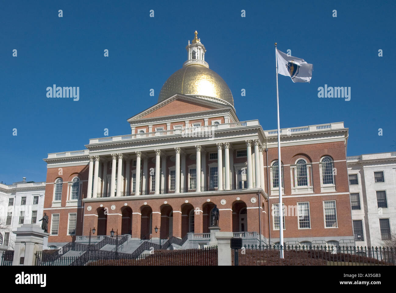 Den Wohnheimen Statehouse in Beacon Hill in Boston Stockfoto