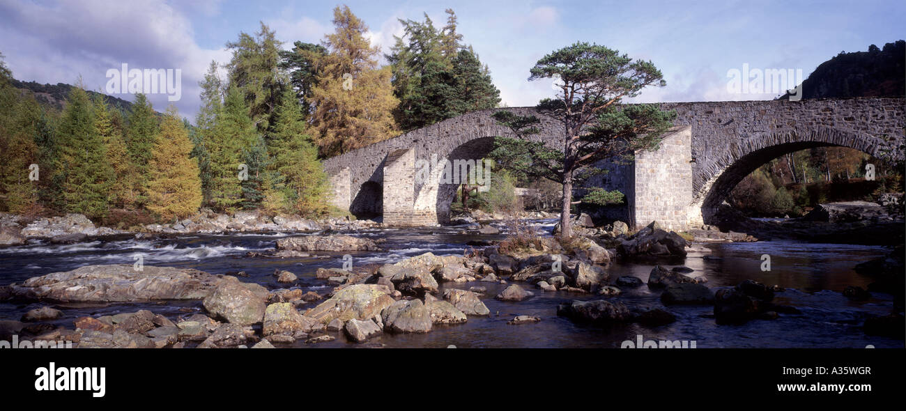 Wahrzeichen, Invercauld Brücke, Fluss Dee Braemar.Aberdeenshire. Schottland GPAN 0031 Stockfoto