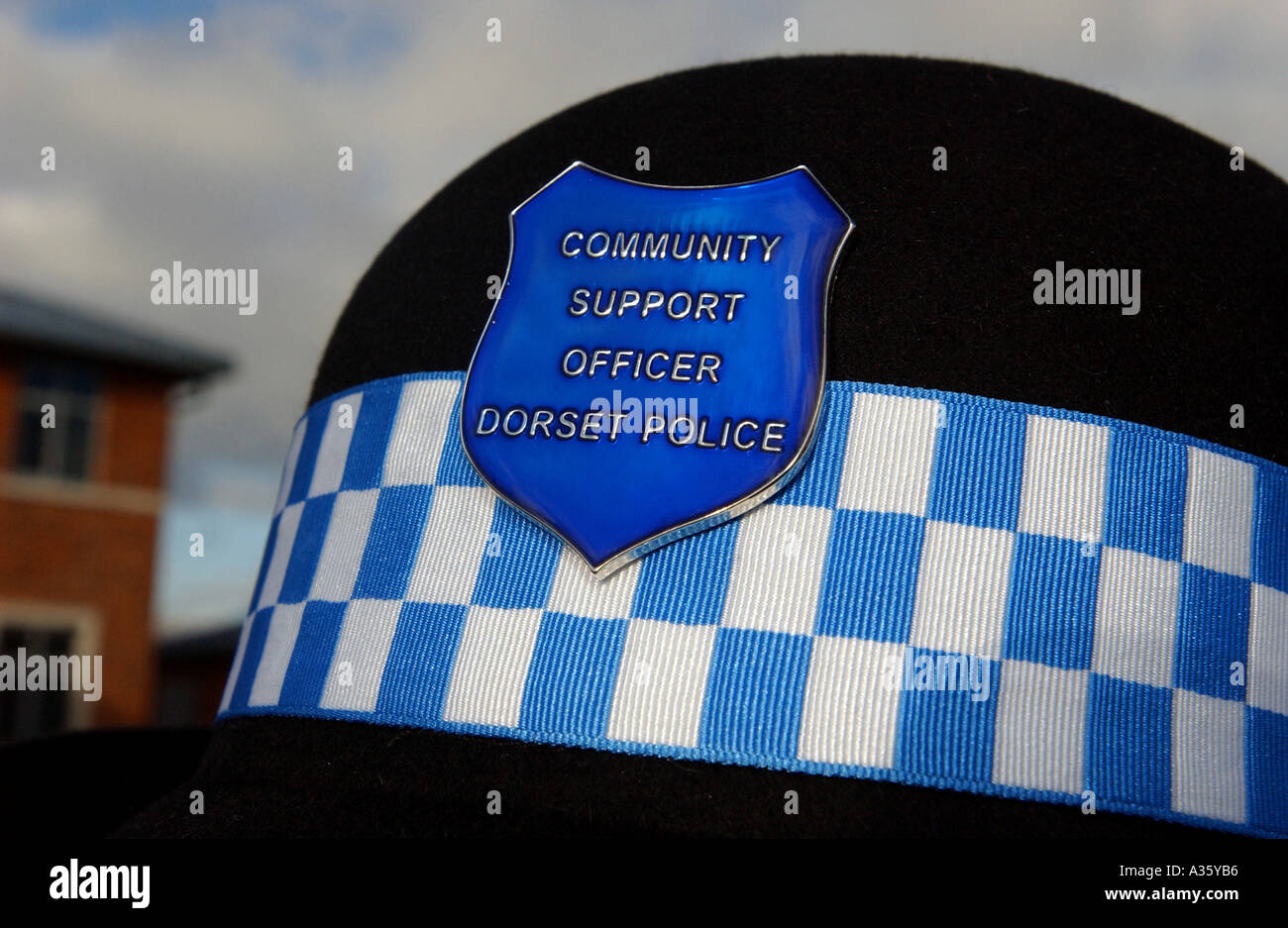 Nahaufnahme des Helms der Gemeinschaft Unterstützung Polizist in Großbritannien UK Stockfoto