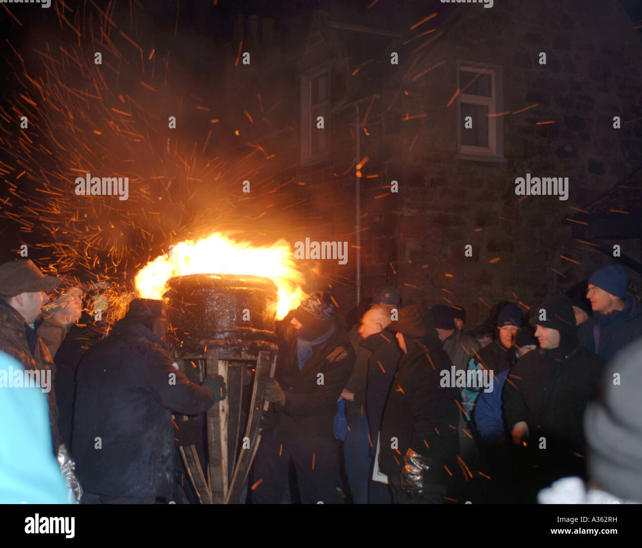 Verbrennung von der Clavie der jährlichen Fire Festival statt 11. Januar im Burghead, Morayshire. Grampian. Schottland.  XPL 4483-424 Stockfoto