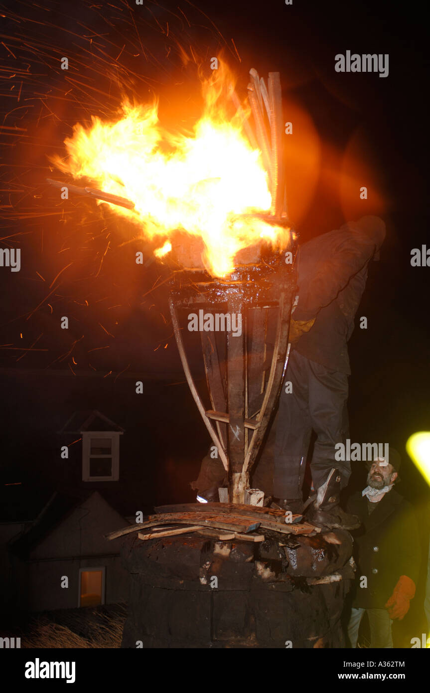 Verbrennung von der Clavie der jährlichen Fire Festival statt 11. Januar im Burghead, Morayshire. Grampian. Schottland.  XPL 4485-424 Stockfoto