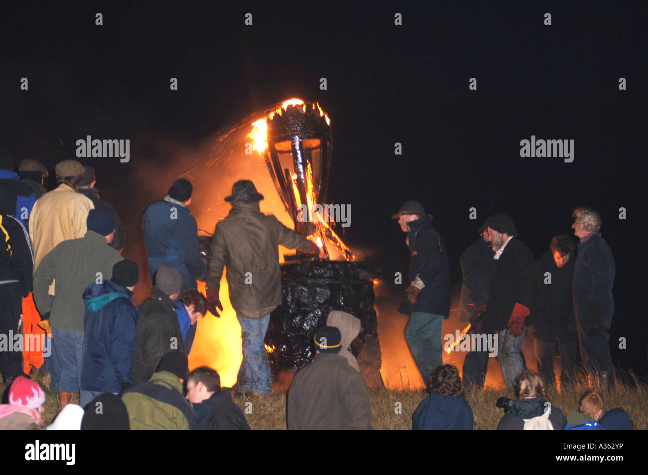 Verbrennung von der Clavie der jährlichen Fire Festival statt 11. Januar im Burghead, Morayshire. Grampian. Schottland.  XPL 4492-424 Stockfoto