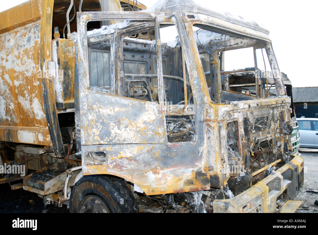 Brandanschlag auf Verweigern Lastwagen an Rat depot Stockfoto
