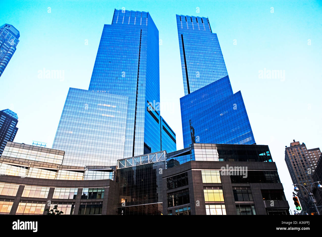 TIME WARNER BUILDING IN NEW YORK CITY, ARCHITEKTUR, STADT, MANHATTAN, NEW YORK CITY, COLUMBUS CIRCLE, WOLKENKRATZER, MODERN, MITTE-ATLA Stockfoto