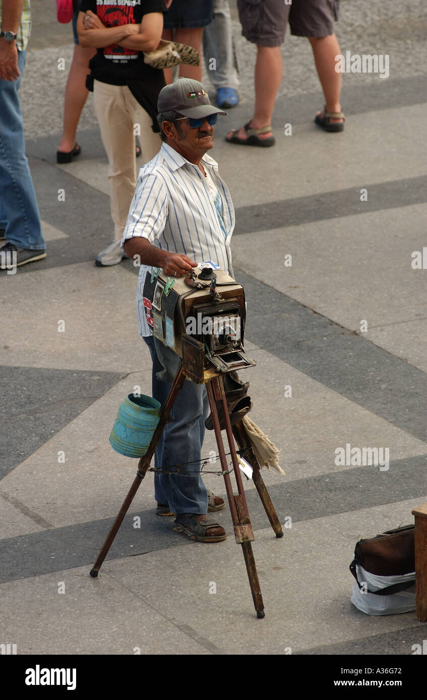 Vogelperspektive Blick auf einen Mann mit einer Kamera und ein Stativ Havanna Kuba Stockfoto
