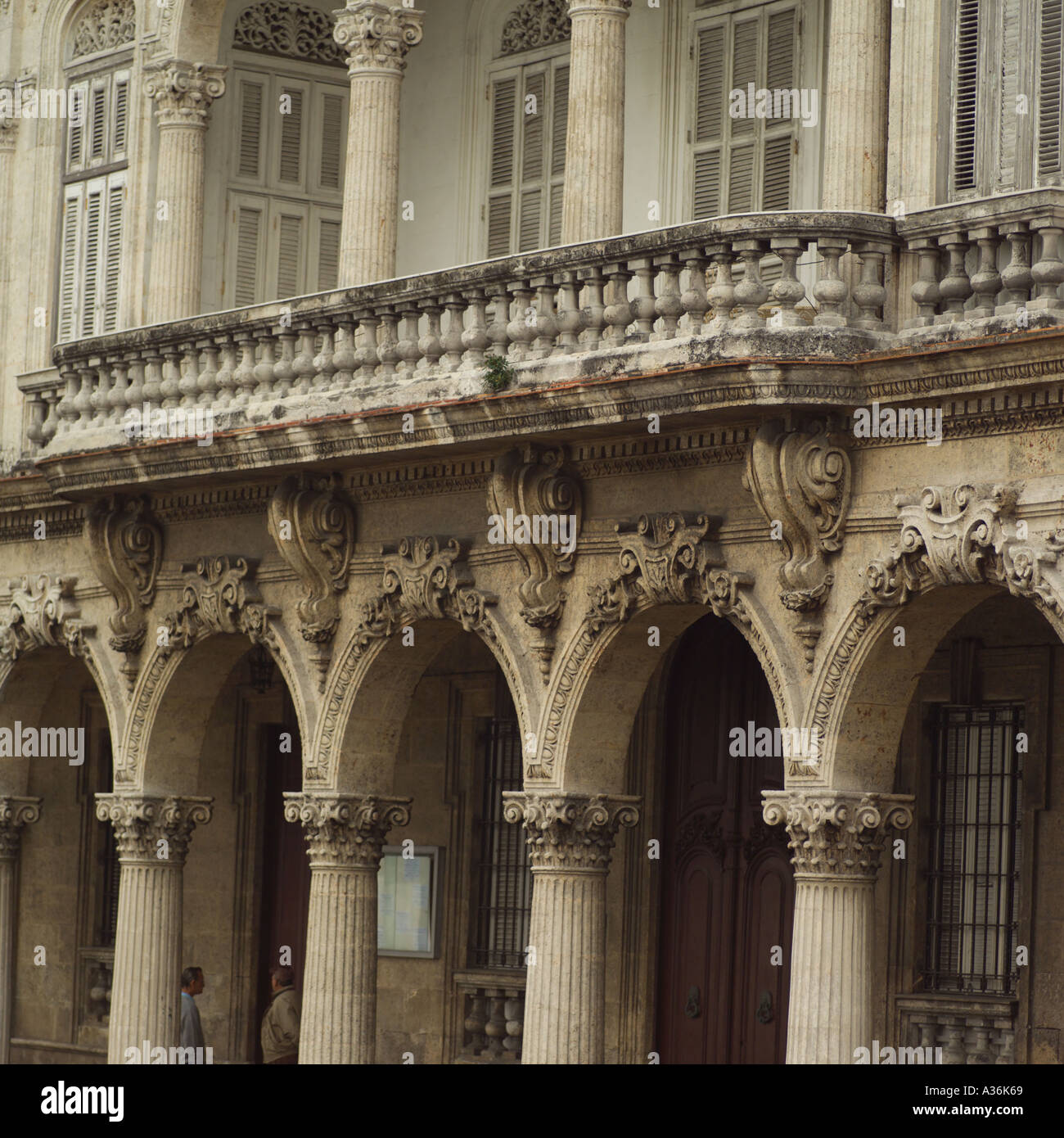 Stein-Säulen verzierten Gebäude Havanna Kuba Stockfoto