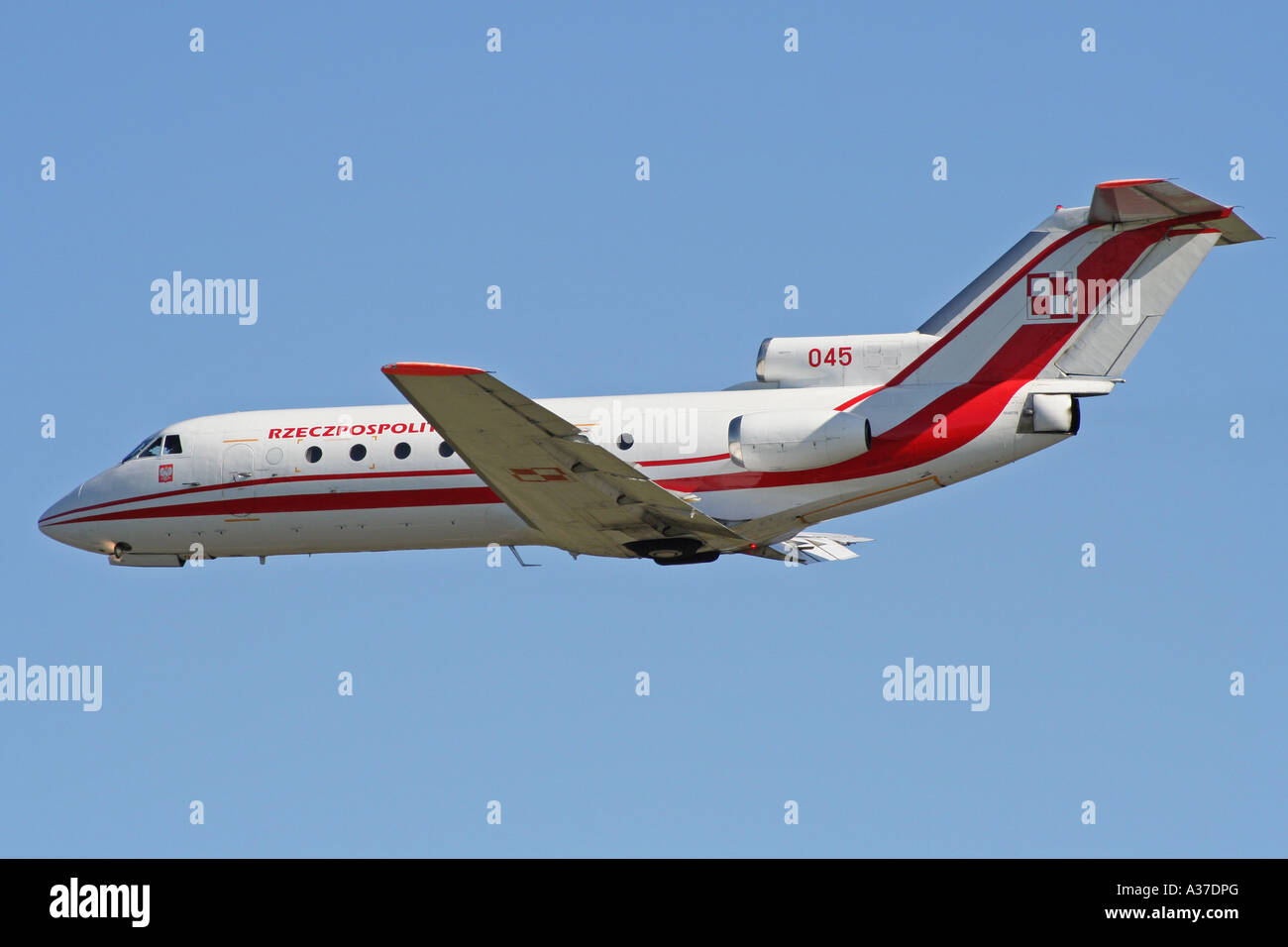 Polen - Air Force Yak-40 im Flug Stockfoto
