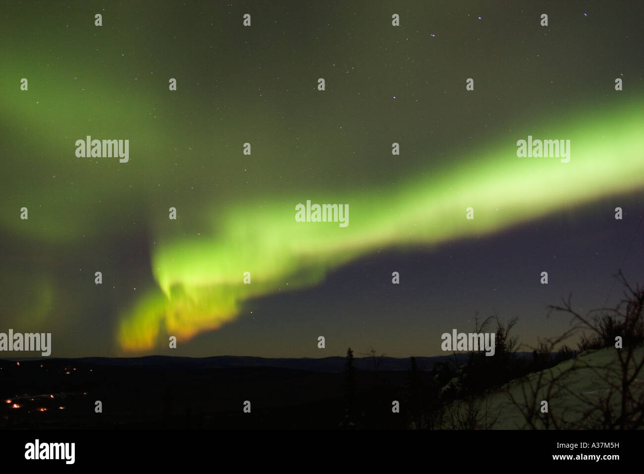 Aktiven Nordlicht mit einigen Färbung Stockfoto