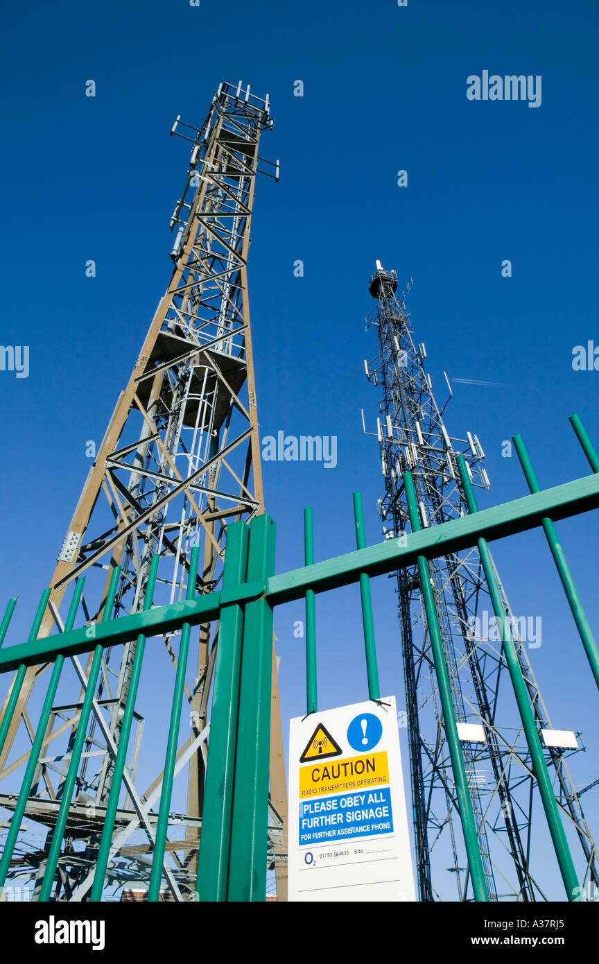 Warnzeichen für TV und Handy-Sendemast auf Manmoel neben dem Sirhowy Tal zu Fuß Ebbw Vale Wales UK Stockfoto