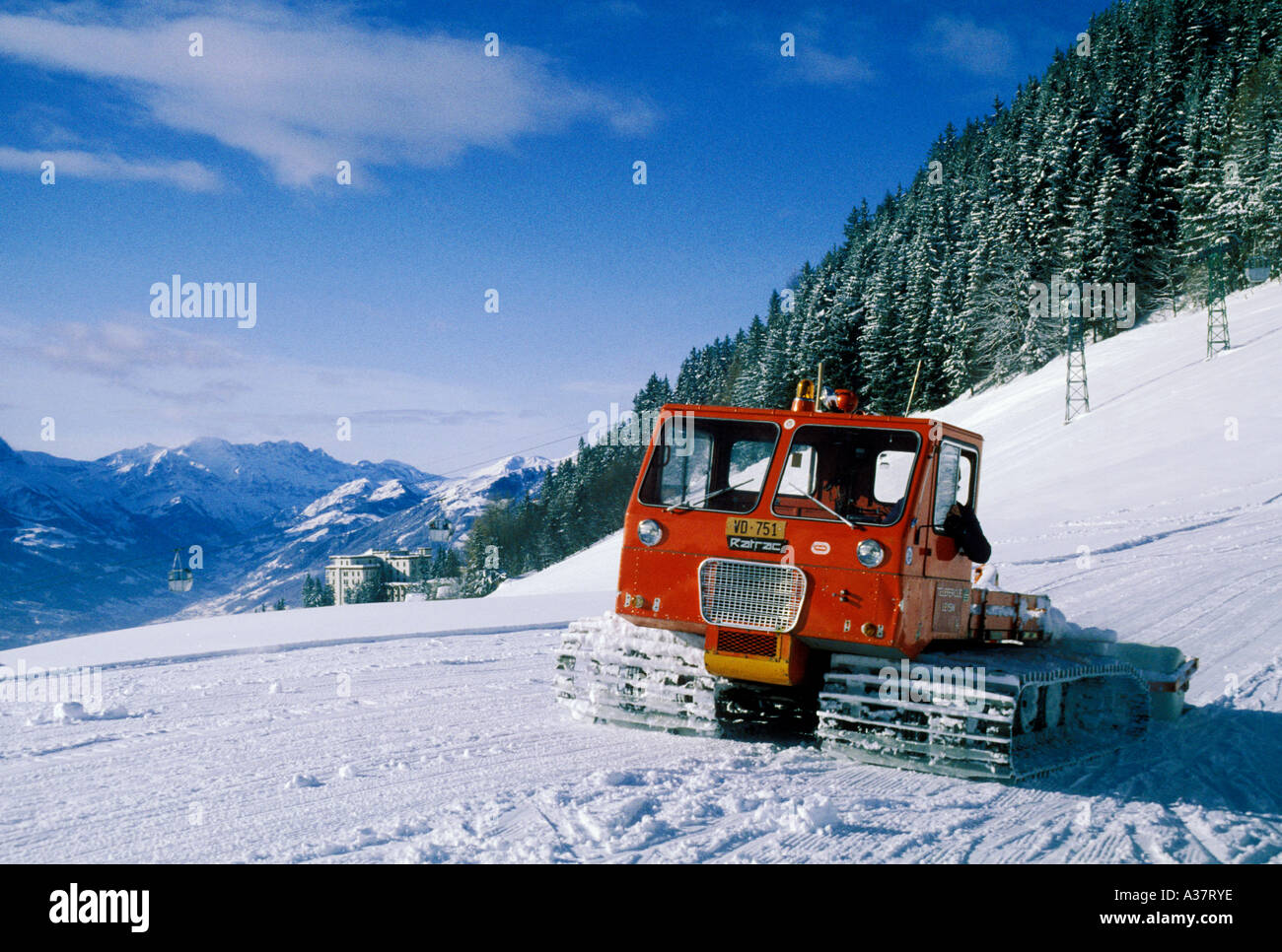 Schneepflug Abflachung einer Piste Leysin Schweiz Stockfoto