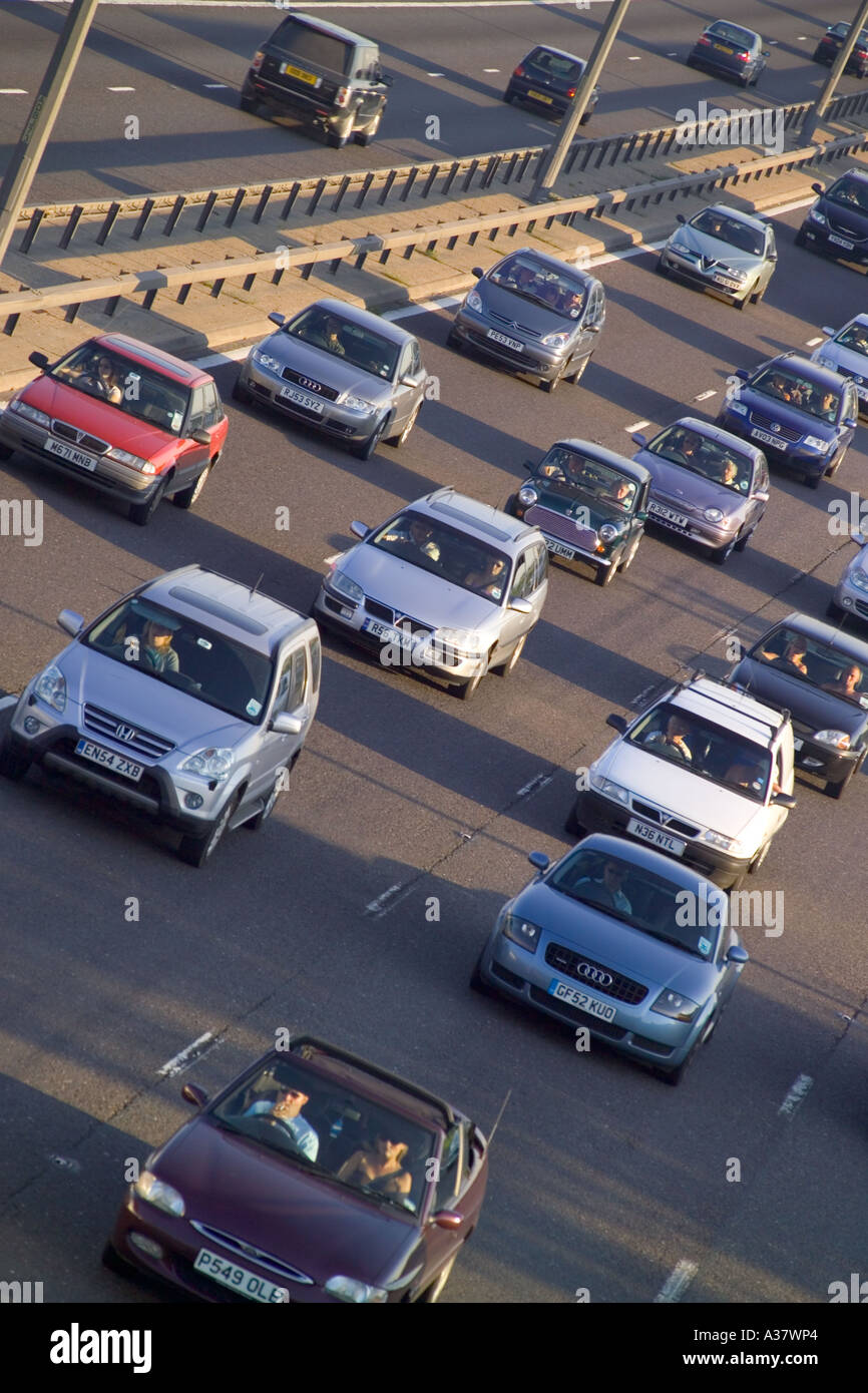 Verkehr auf der M25-Warteschlangen auf dem Ansatz der Dartford tunnel Stockfoto