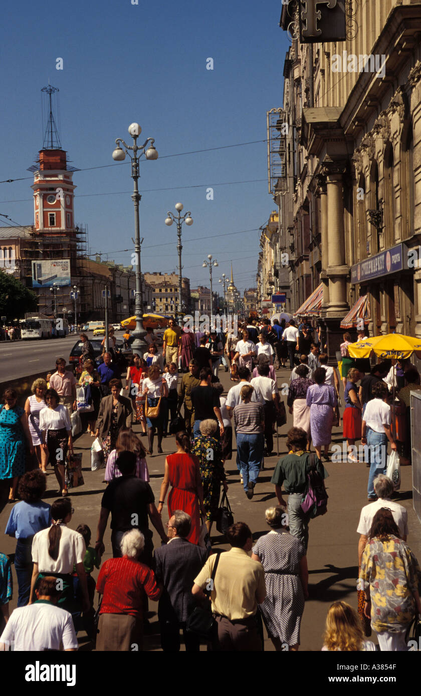 Russland Sankt Petersburg erhöhten Blick auf Fußgänger Shopper am Newski-prospekt Stockfoto