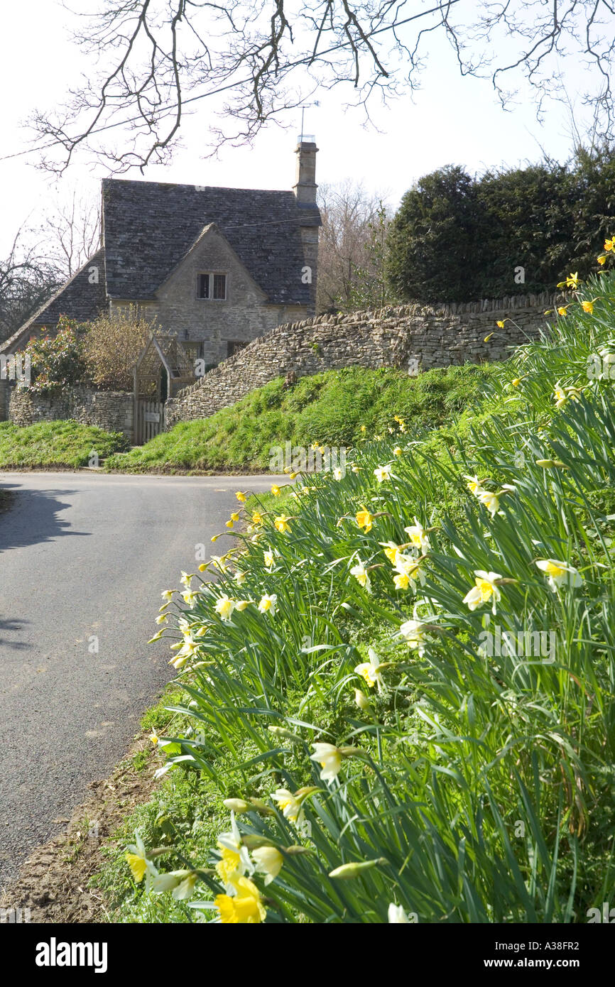 Frühling im John Browns Cottage in der Cotswold-Dorf Ablington, Gloucestershire Stockfoto