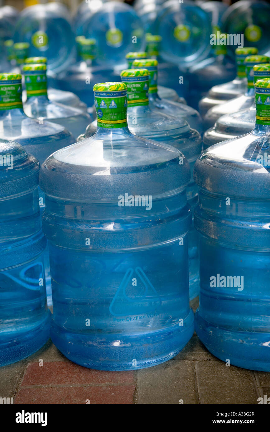 Wasser in Flaschen, Hong Kong Stockfoto