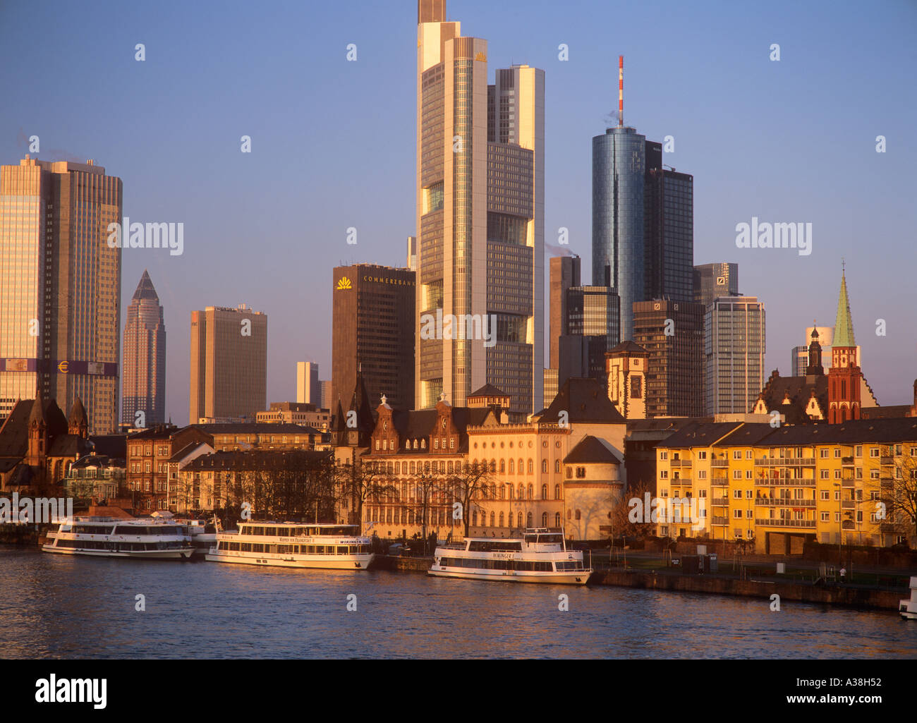 Blick auf die Stadt Mains Bank und Commerzbank Frankfurt Deutschland Stockfoto