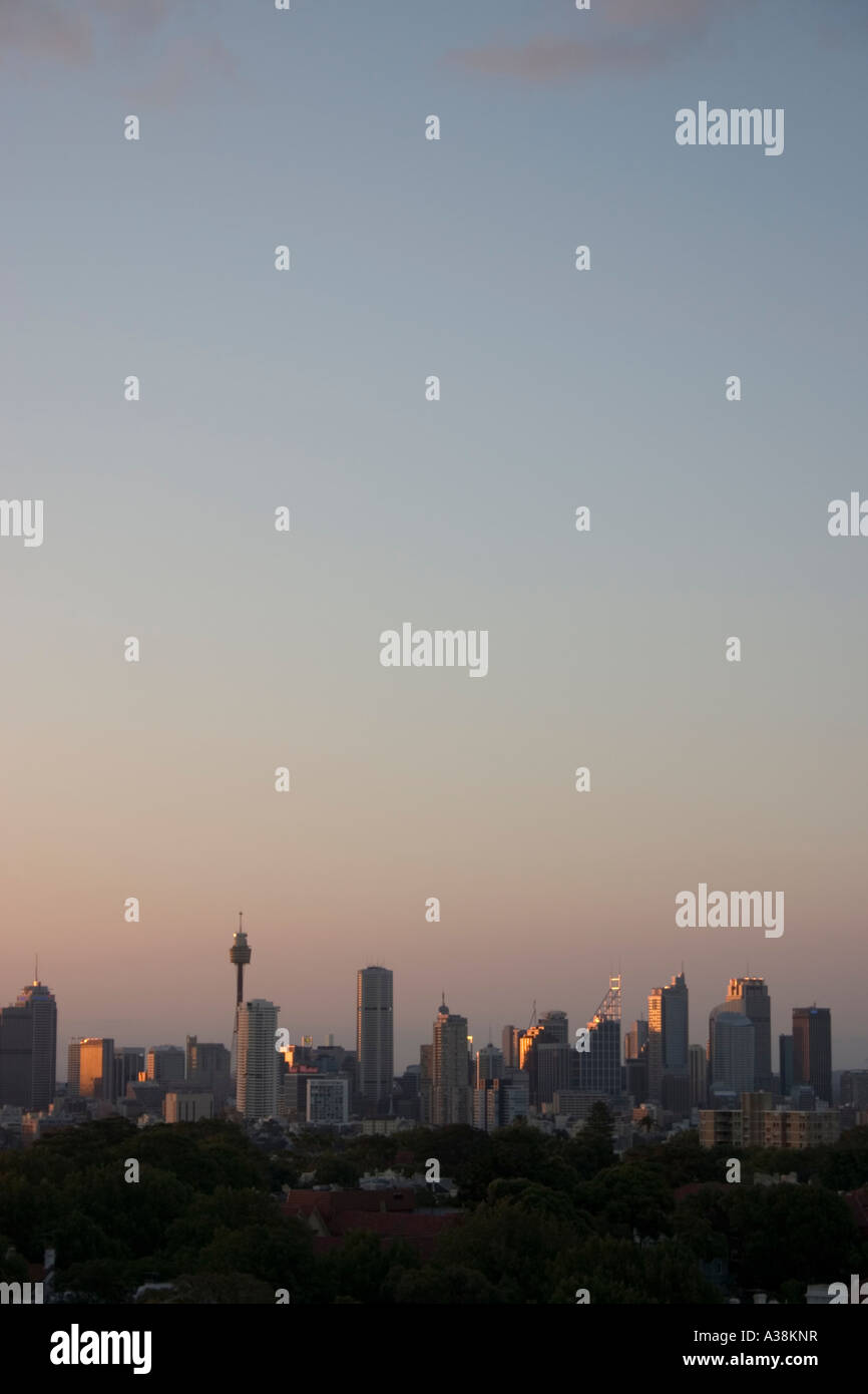 Die Sydney Skyline in der Abenddämmerung Stockfoto